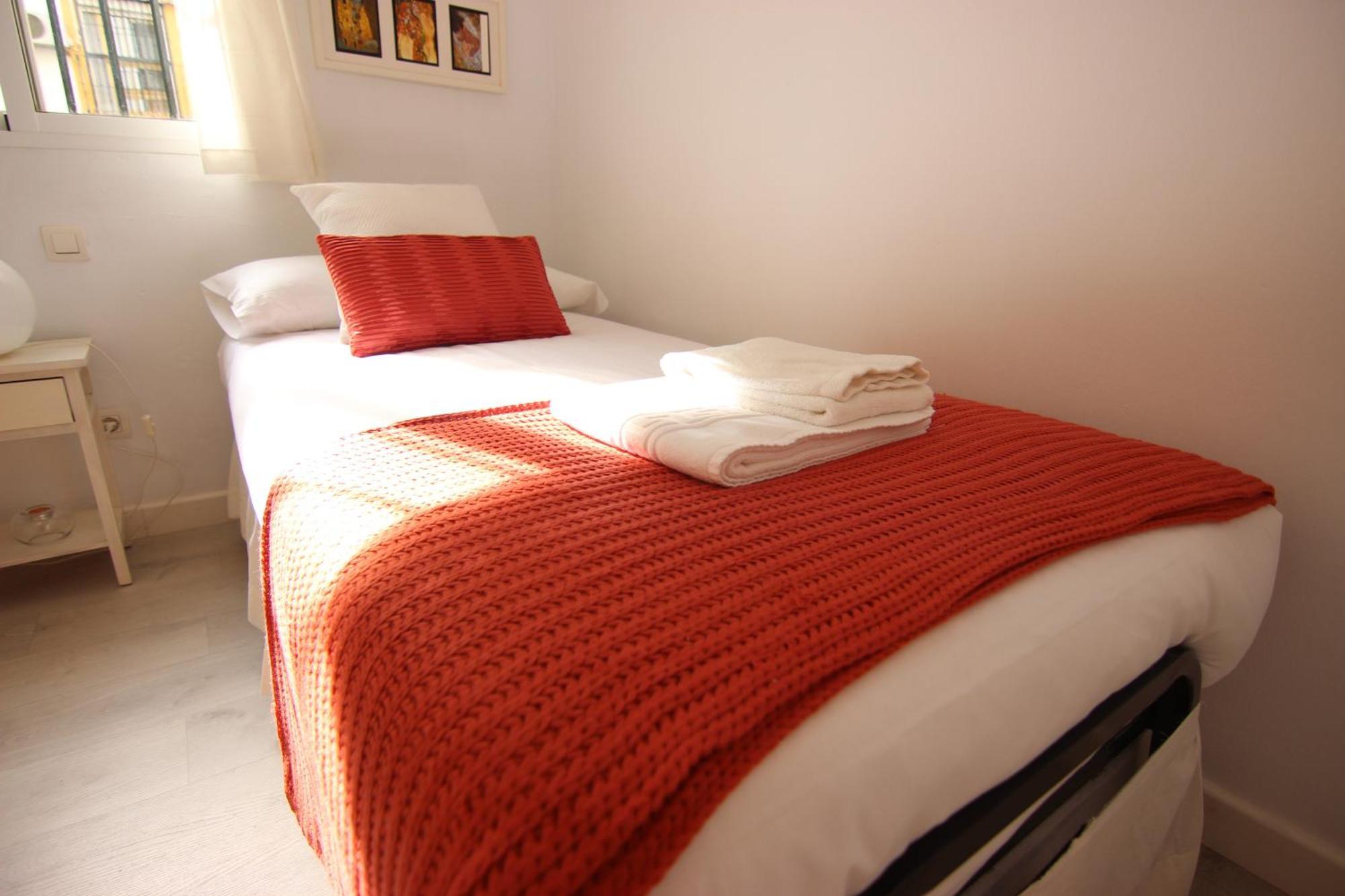 Rentalsevilla Espacioso Apartamento En La Alameda De Hercules Con Parking Exterior photo